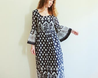 Vintage 70s Blue Bell Sleeve Ethereal Maxi Dress / M / 70s Boho Maxi Dress / 70s Hippie Dress / Blue Ethereal Dress/ Boho Blue