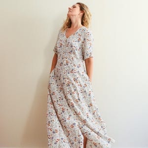 Vintage 90s White Floral Button Down Maxi Dress / 90s Romantic Floral Shirt Dress / White Floral Vintage Maxi Dress / 90s Button Down Dress