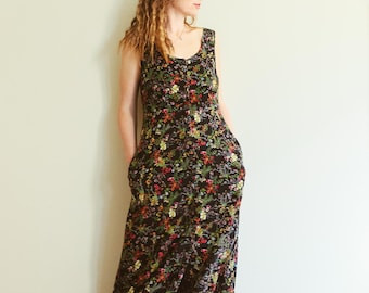 Vintage 90er Jahre Floral Maxi Kleid / Vintage Kleid mit gemustertem Kreuz Rücken / 90er Jahre Dunkel Floral Kleid / Schlichtes Vintage Schwarzes Floral Maxi Kleid