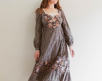 Vintage 70s Bohemian Dress / 1970s Lace Ditsy Floral Boho Hippie Dress / Made in England / M
