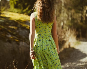 Vintage 90s Green Floral Print Sleeveless Midi Dress / Vintage Green Summer Dress / Chartreuse Vintage Dress / Scandinavian Forest Vintage 90s Green Floral Print Sleeveless Midi Dress / Vintage Green Summer Dress / Chartreuse Vintage Dress / Scandinavian Forest