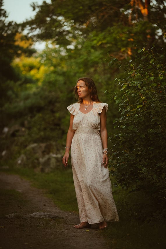 Vintage 90s Romantic Feminine Floral Chiffon Midi Dress / 90s Chiffon Floral Dress / Vintage Feminine Dress / Vintage Wedding Guest Dress - Etsy Vintage 90s Romantic Feminine Floral Chiffon Midi Dress / 90s Chiffon Floral Dress / Vintage Feminine Dress / Vintage Wedding Guest Dress - Etsy
