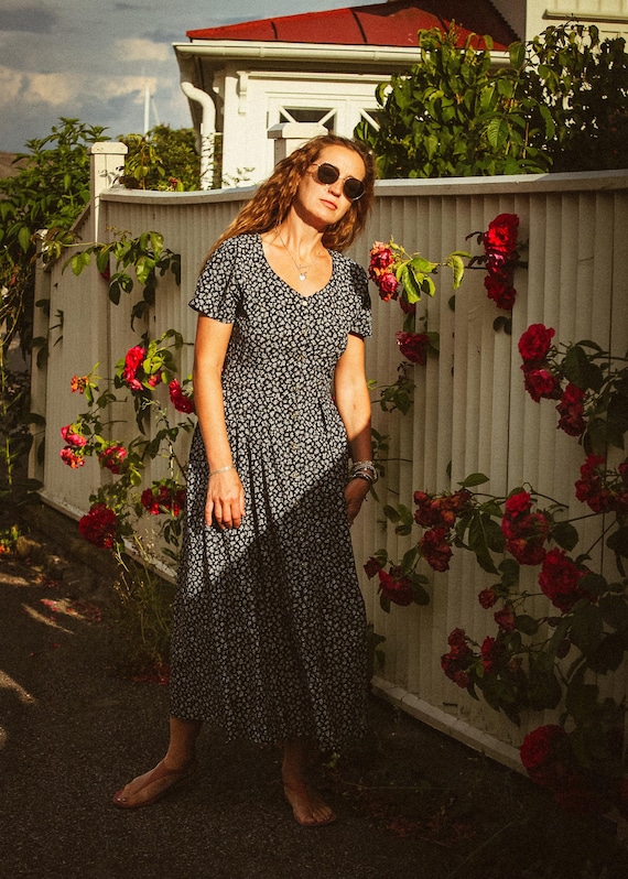 black and white flower print dress Zapaka Women Black Homecoming Dress With Appliques Sparkly Corset Long Sleeve A Line Cocktail Dress, Black / US14 main image 0