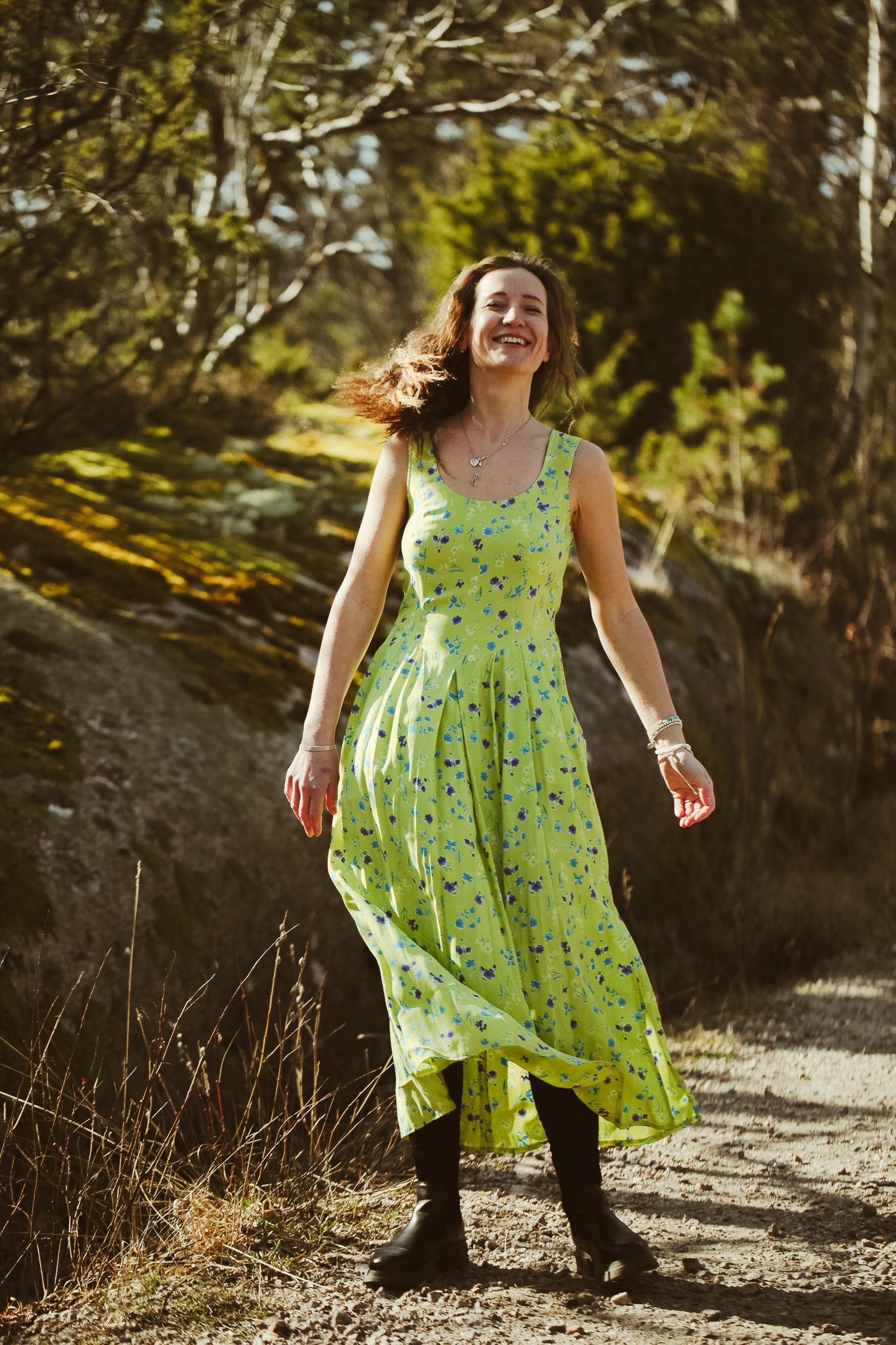 Vintage 90s Green Floral Print Sleeveless Midi Dress / Vintage Green Summer Dress / Chartreuse Vintage Dress / Scandinavian Forest