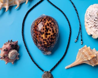 Macrame Necklace with black seashell and silversheen obsidian