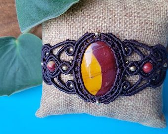 Macrame bracelet with mookaite