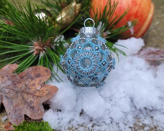 Christmas tree bauble with macrame decoration