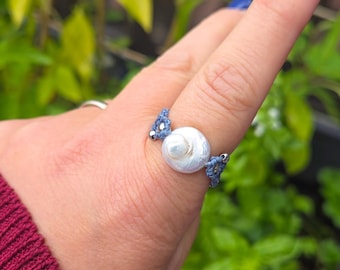 Macramé ring with mother-of-pearl and stainless steel beads
