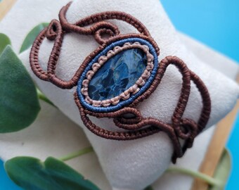 Macrame bracelet with Pietersit
