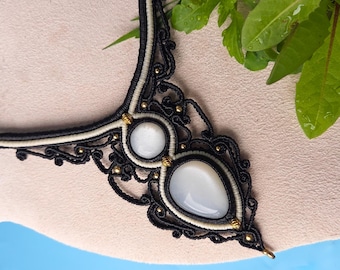 Macrame necklace ‘Black and White’ with white moonstone