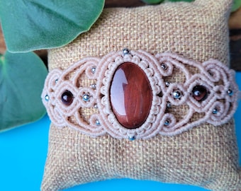 Macrame bracelet with red tiger's eye