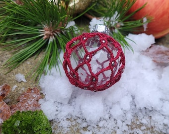 Christmas tree bauble with macrame decoration