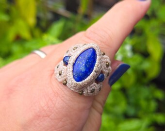 Macramé ring with lapis lazuli and brass beads