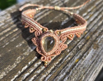 Macrame bracelet with citrine and brassbeads