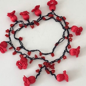 Black Red Short Crochet Necklace, Beaded Crochet Hair Piece, Boho Seed Bead Bracelet, Vintage Style Lariat, Handmade Gift for Christmas