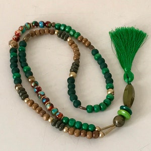 Regalo per NataleCollana con nappe di perline verdi, RosarioCollana con perline di semi Boho, Collana floreale fatta a mano, Regalo unico per la festa della mamma,