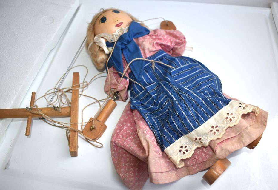 中国ヴィンテージ　ドール　木製　パペット人形 ヴィンテージ 14インチ ストリングパペット 木製 女の子人形 パペット