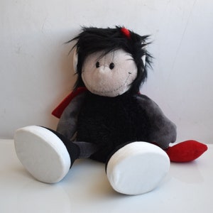 Vintage 11" NICI Negro Fuzzy Devil Boy con zapatillas de deporte Peluche Relleno Suave Juguete Europeo Niños Vivero Alemania MCM Decoración Animal Figura