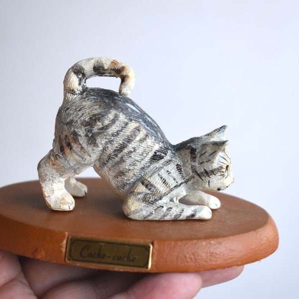 Figurine miniature vintage chat chaton Mini animal statue en porcelaine coulée à froid Statuette support en bois cadeau MCM jouet français de collection France