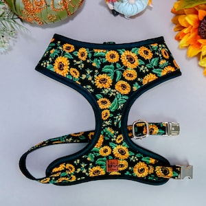 Fall sunflower dog harness vest/ girl floral dog harness/ Autumn harvest thanksgiving dog harness/ medium small harness/ puppy harness