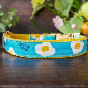 Collar para perro con forma de huevo frito, accesorio hecho a mano para cachorros.