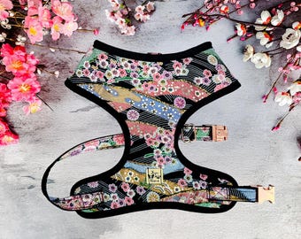 Schwarzes japanisches Kimono-Hundegeschirr mit Blumenmuster / Sakura-Hundegeschirr mit Kirschblütenmuster