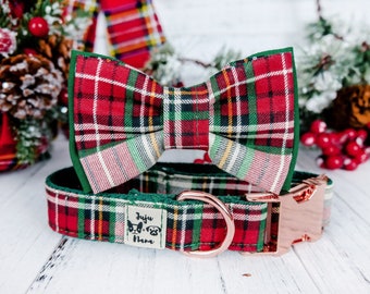 Op de afbeelding: Een rode, groene en witte geruite hondenriem en bijpassende vlinderdas set. De halsband heeft een roségouden gesp en een groene binnenkant. De vlinderdas heeft een klassieke vorm met groene rand. De set is voorzien van een klein "Juju Hera" label.