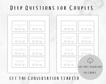 Könnte beinhalten: Schwarz-weiße Karten mit Fragen für Paare. Die Karten enthalten Fragen wie "Beschreibe ein lustiges Date, das nur 15 € kostet" und "Was ist deine schönste Erinnerung mit mir?" Der Text "Deep Questions for Couples" steht oben.