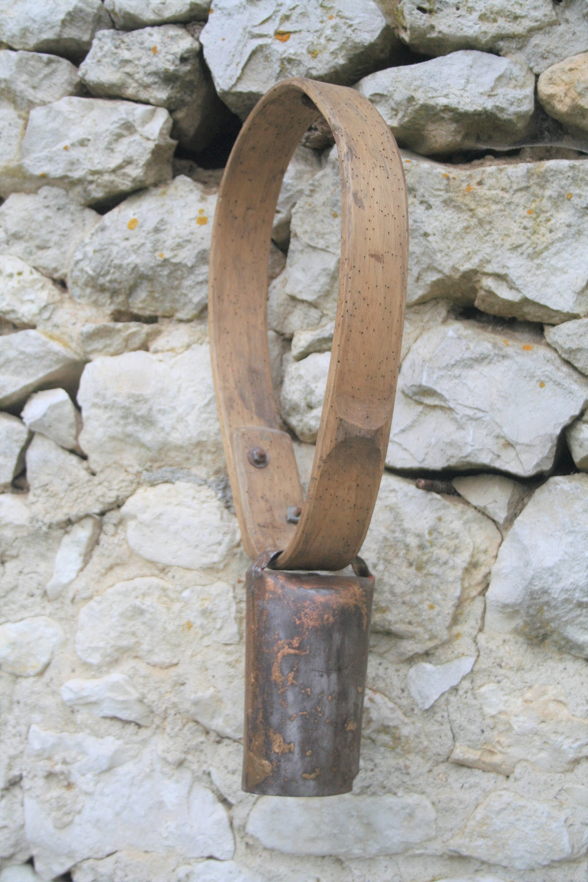 Français Antique Fait à La Main Cloche de Vache-Chèvre et Joug en Bois Façonné Main, Cloche, Décorat