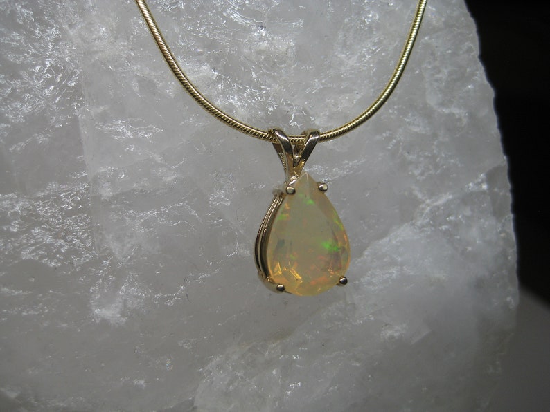 9 Karat Gold Opal Anhänger Halskette