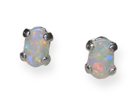 Opal Earrings, Opal Earrings, Real Opals, Earrings Silver, Ear studs Opal, Earrings oval, Petite earrings, Gemstone Earrings,