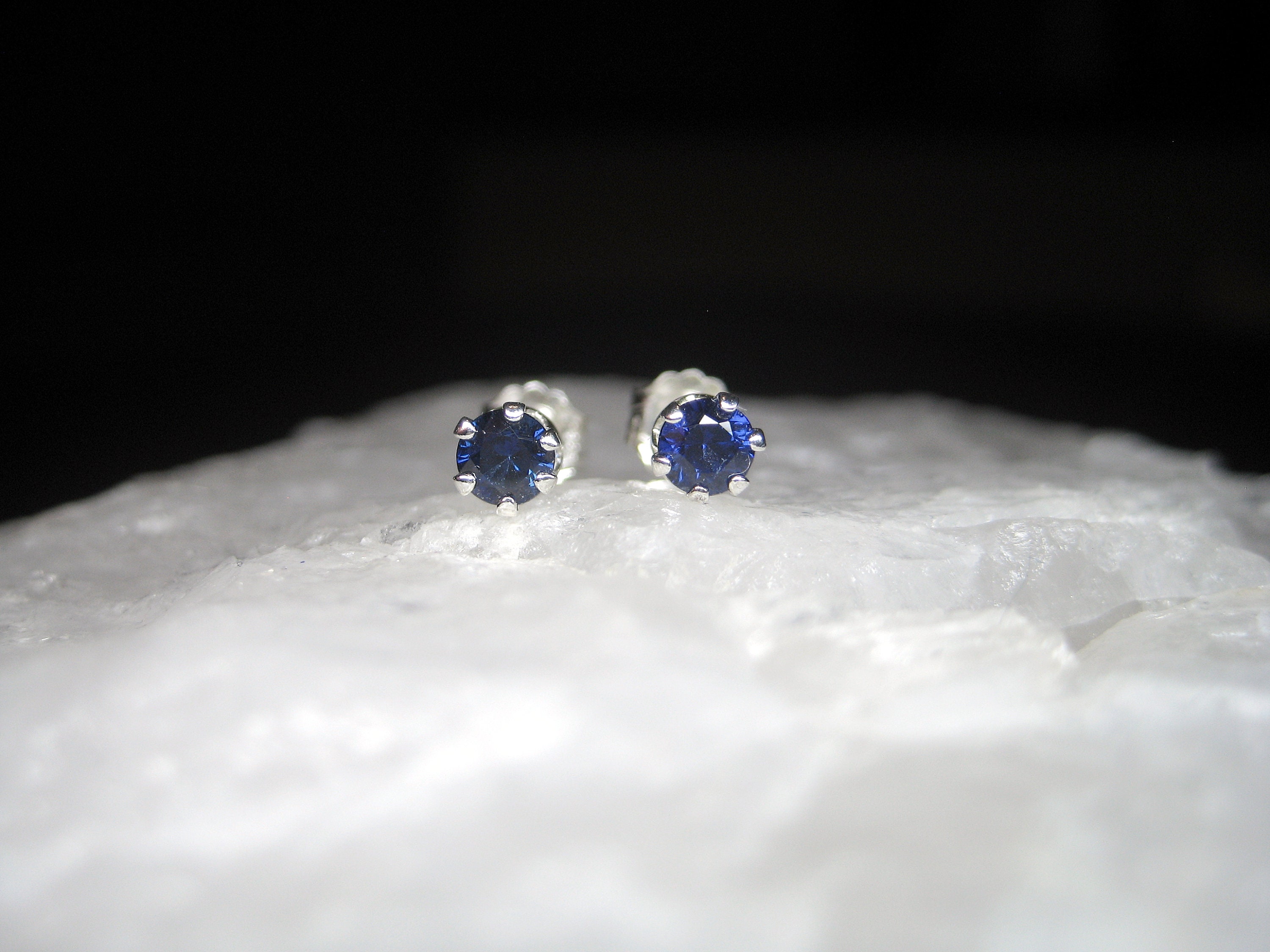 Blue Sapphire Stud Earrings main image 0