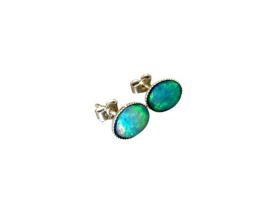 Australische Opal Ohrstecker blau, echte Edelstein Ohrringe 925 Silber, Crystal Opalschmuck handgefertigt, Oktober Geburtsstein Geschenk
