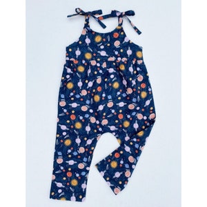Tuta unisex in cotone con stampa spaziale e cravatta 12-18 m