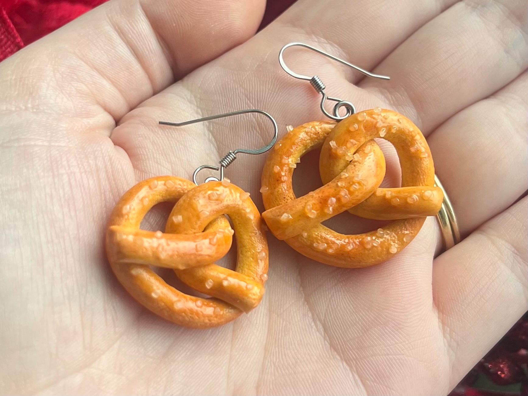 [LLOYD] 14K☆Heart pretzel Earrings Pretzel Heart Earring - Etsy