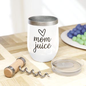 Mom Juice Weinbecher, lustiges Geschenk für Mütter, Thermo-Trinkgeschirr, personalisierte Weintasse, einzigartiges Mamageschenk, Muttertag Essentials