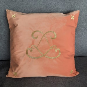 Embroidered pink velvet cushion cover - Louis XVI monogram