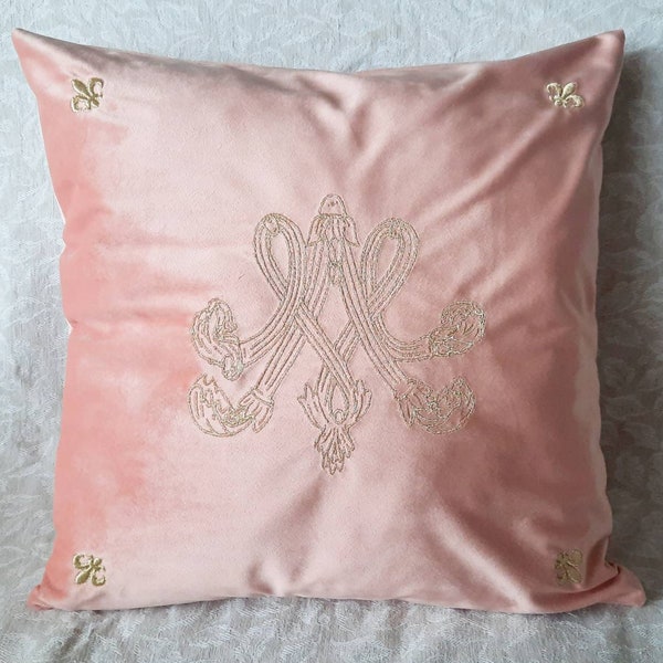 Housse de coussin brodée en velours - Monogramme de Marie-Antoinette