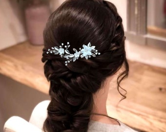 Barrette cheveux florale mariage avec strass et cristal, Bijou cheveux fleurs blanches en porcelaine froide, Peigne cheveux mariée HC0001