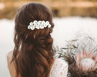 Peigne à cheveux pour coiffure de mariage avec fleurs blanches, Bijou de cheveux mariée PG0009