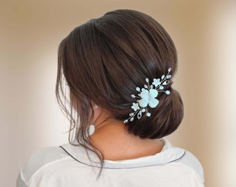 Peigne à cheveux mariage avec fleurs, perles et cristal Peigne cheveux de mariée Bijou de cheveux blanc PG0012