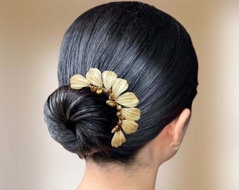 Wedding hair piece with gold champagne leaves and natural keshi pearls, Half-round headpiece for bridal chignon BJ0012