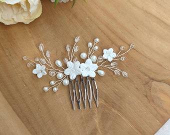 White flowers wedding hair comb, Floral crystal and pearl bridal hair piece PG0010