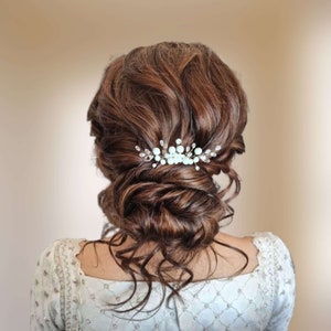 Pearl wedding hair comb, Bridal hair comb with peals and crystals, Classic wedding hair piece PG0053