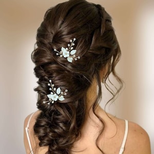 épingles à chignon florales avec feuilles et fleur blanches en porcelaine froide, cristal et perles naturelles d eau douce pour coiffure de mariage ou soirée