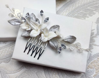 Bohemian wedding hair comb, Floral cold porcelain bridal hair piece, Bridal hair comb with crystals, white flowers and silver leaves PG0006