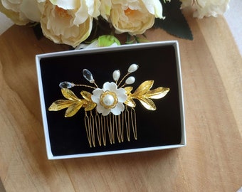 Gold leaves and white flower wedding hair comb, Boho bridal hair piece, Floral Bridal hair comb PG0003