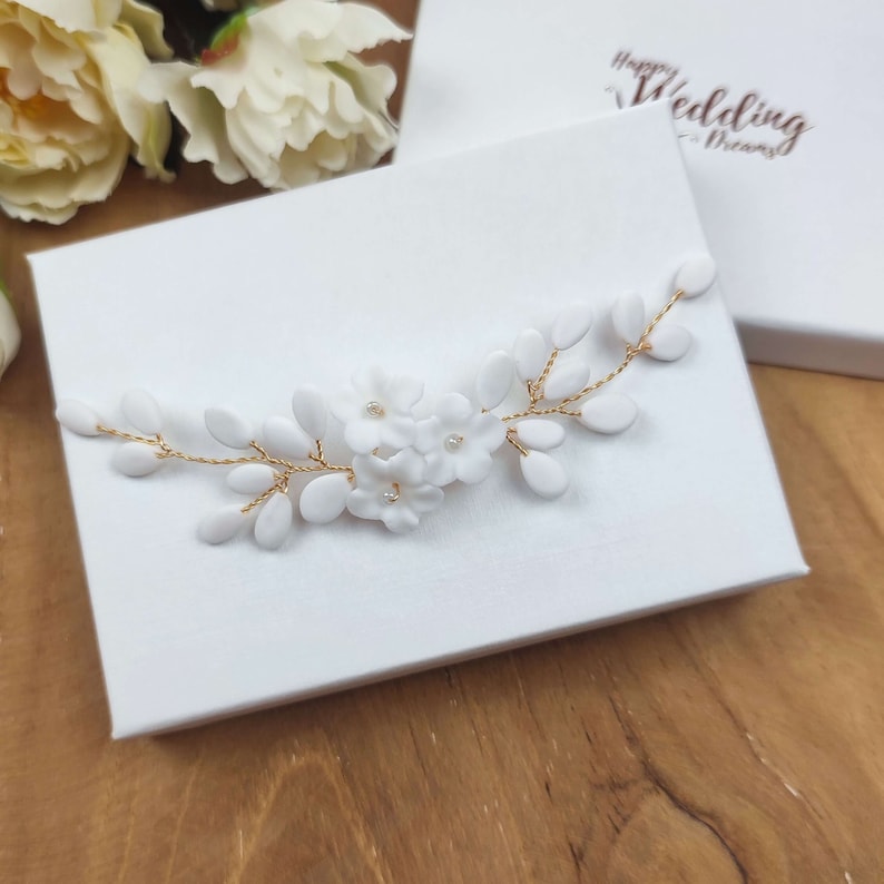 Petit bijou de cheveux floral en porcelaine froide blanche pour coiffure raffinée de mariage