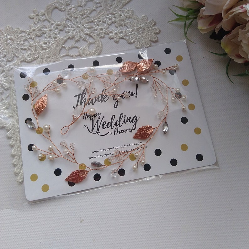 Vigne de cheveux longue pour mariage bohème avec perles nacrées, cristal et strass transparents et feuilles or rose en laiton