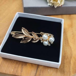 Bridal dress train clip, Floral Wedding train pin, Leaf Train brooch, Bridal gown back train brooch AT0010